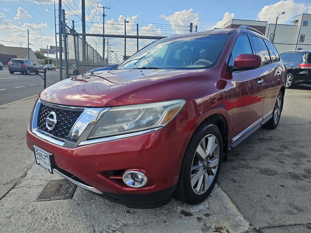 2014 Nissan Pathfinder Platinum's photo