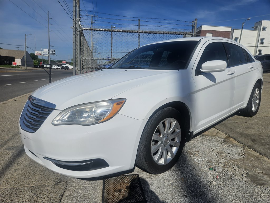 2011 Chrysler 200 Touring's photo